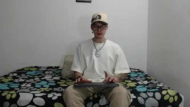 Snapshot of Vlad__night chatting on April 29, 2026, 3:43 am Vlad night online show from April 29, 2026, 3:43 am