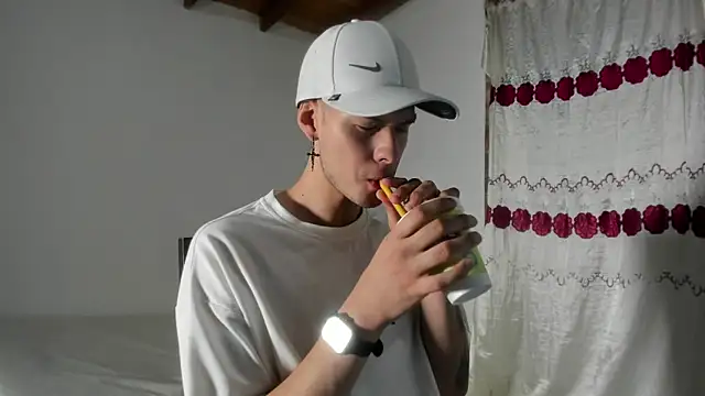 Snapshot of Vlad__night chatting on April 27, 2026, 3:48 am Vlad night online show from April 27, 2026, 3:48 am