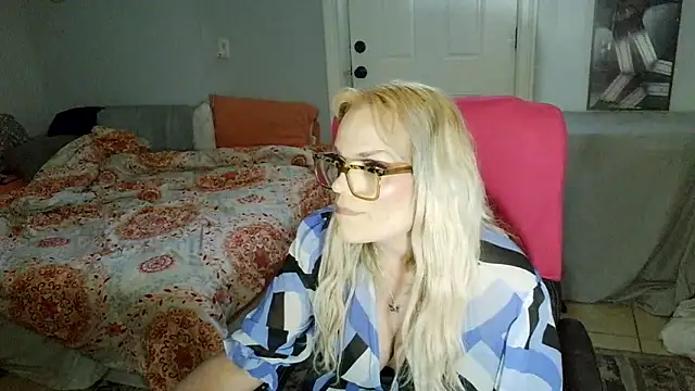 starandsky online show from March 8, 2026, 6:33 pm