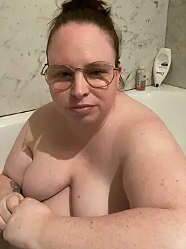 Sarahtjeuh  online show from April 21, 2026, 7:42 pm