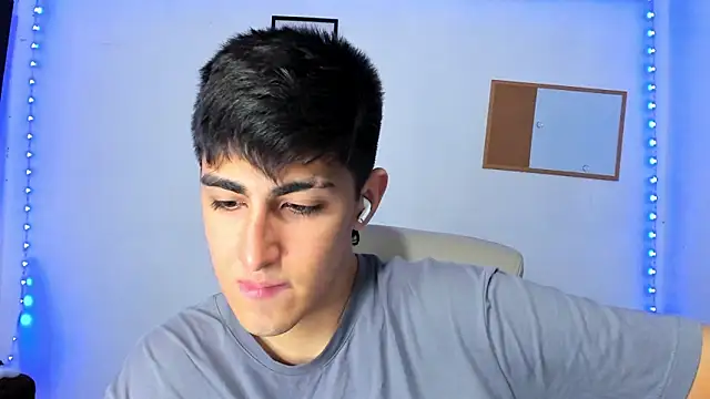 babyted272 online show from April 15, 2026, 11:27 pm