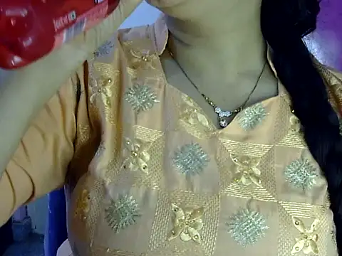Cute Aliyaa online show from May 22, 2026, 12:25 pm