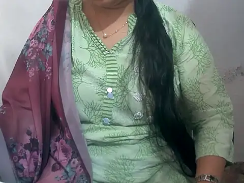 Snapshot of Cute_Aliyaa chatting on March 2, 2026, 8:21 am Cute Aliyaa online show from March 2, 2026, 8:21 am