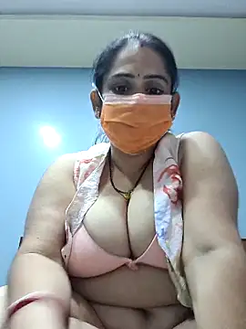 diyam4002 online show from February 11, 2026, 9:20 am