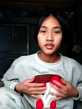 Snapshot of Hoa-tuylip chatting on February 20, 2026, 6:37 am Hoa-tuylip online show from February 20, 2026, 6:37 am