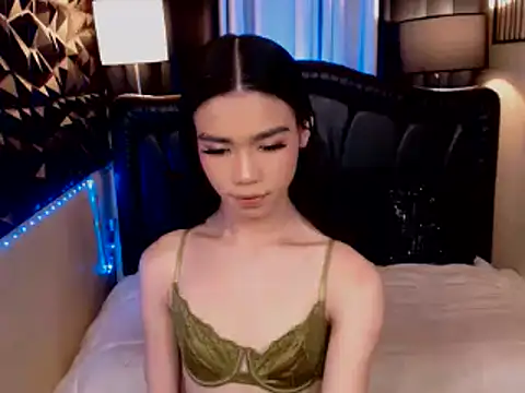 Snapshot of ItsurGirlMiana chatting on February 19, 2026, 4:09 am ItsurGirlMiana online show from February 19, 2026, 4:09 am