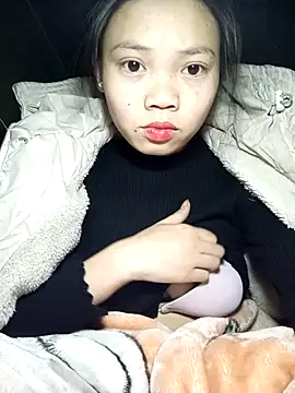 derylove  online show from February 10, 2026, 3:11 pm