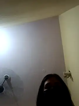 Mahira-- online show from April 23, 2026, 4:08 pm