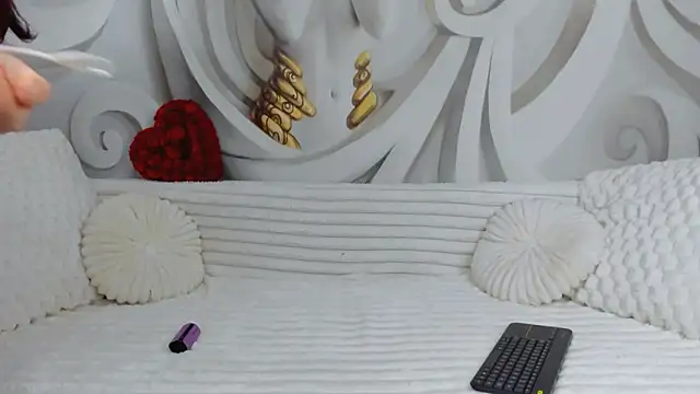 JessicaLee25 online show from March 4, 2026, 9:44 pm