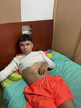 Snapshot of CreamKingg chatting on February 15, 2026, 2:56 am CreamKingg online show from February 15, 2026, 2:56 am