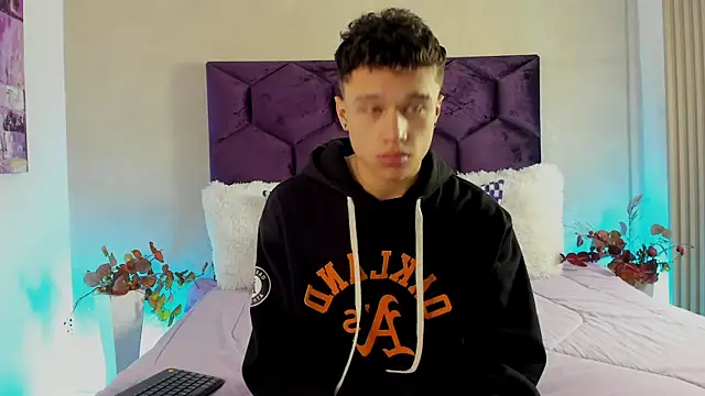 Snapshot of Dominik_Souza chatting on June 3, 2026, 7:51 pm Dominik Souza online show from June 3, 2026, 7:51 pm