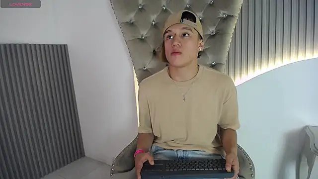 Snapshot of Dominik_Souza chatting on May 1, 2026, 1:16 pm Dominik Souza online show from May 1, 2026, 1:16 pm