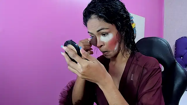 Snapshot of Tiara_Latina chatting on February 6, 2026, 11:45 pm Tiara Latina online show from February 6, 2026, 11:45 pm