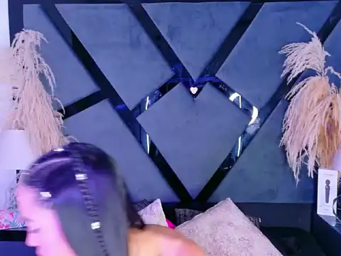 KylieWhitee online show from March 18, 2026, 1:24 pm