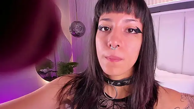 Snapshot of ViolettaColinss chatting on May 19, 2026, 11:39 am ViolettaColinss online show from May 19, 2026, 11:39 am