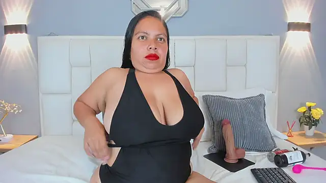 Snapshot of KataThonpson chatting on February 24, 2026, 4:02 am KataThonpson online show from February 24, 2026, 4:02 am