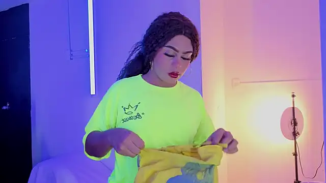 Snapshot of megara_hott chatting on February 15, 2026, 3:33 pm megara hott online show from February 15, 2026, 3:33 pm