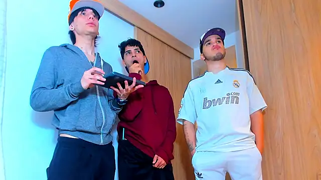 Snapshot of TheBatMansion chatting on February 6, 2026, 1:23 am TheBatMansion online show from February 6, 2026, 1:23 am