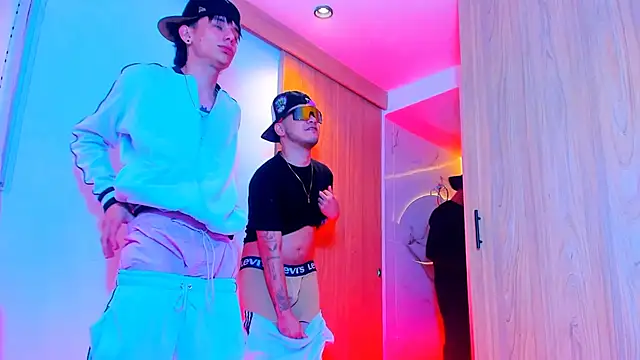 Snapshot of TheBatMansion chatting on February 3, 2026, 2:32 am TheBatMansion online show from February 3, 2026, 2:32 am