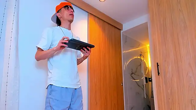 Snapshot of TheBatMansion chatting on February 11, 2026, 4:34 am TheBatMansion online show from February 11, 2026, 4:34 am