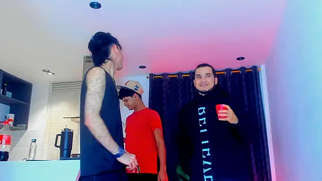 Snapshot of TheBatMansion chatting on February 21, 2026, 4:03 am TheBatMansion online show from February 21, 2026, 4:03 am