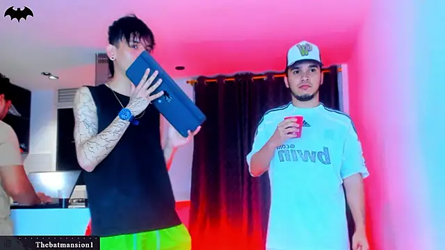 Snapshot of TheBatMansion chatting on February 22, 2026, 12:57 am TheBatMansion online show from February 22, 2026, 12:57 am