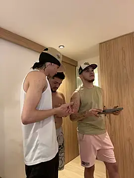 Snapshot of TheBatMansion chatting on March 1, 2026, 3:39 am TheBatMansion online show from March 1, 2026, 3:39 am