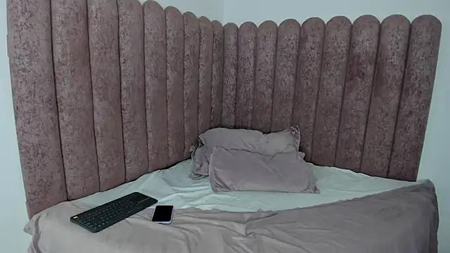 Snapshot of Zoe_Banx chatting on February 9, 2026, 11:03 pm Zoe Banx online show from February 9, 2026, 11:03 pm