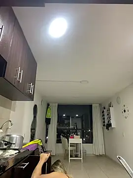 sweetlove- online show from April 21, 2026, 1:42 am