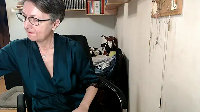 katemodel online show from October 29, 2025, 8:02 am