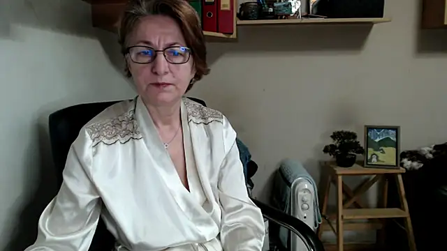 katemodel online show from April 4, 2026, 6:53 am