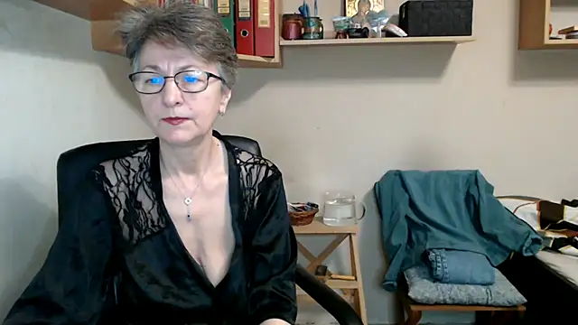 katemodel online show from November 17, 2025, 7:45 am