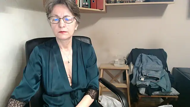 katemodel online show from December 18, 2025, 7:57 am