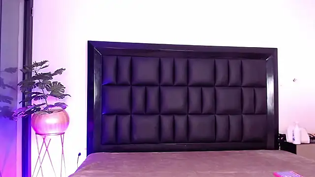 Snapshot of mia_roosee1 chatting on February 20, 2026, 5:04 am mia roosee1 online show from February 20, 2026, 5:04 am