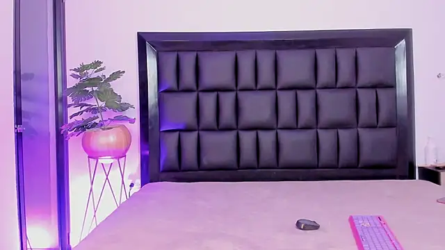 mia roosee1 online show from April 8, 2026, 5:09 am