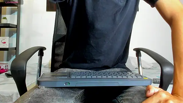 milo cruz  online show from April 12, 2026, 12:30 pm