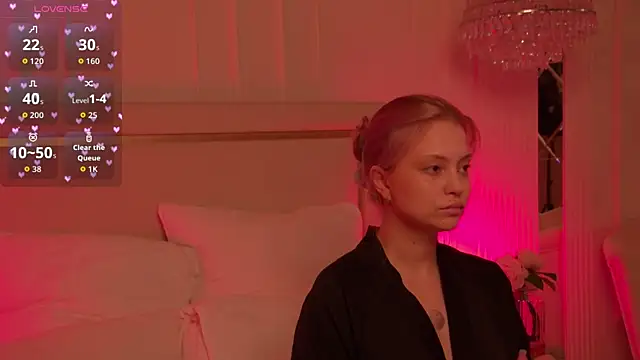 MollyHilton online show from April 13, 2026, 11:58 am