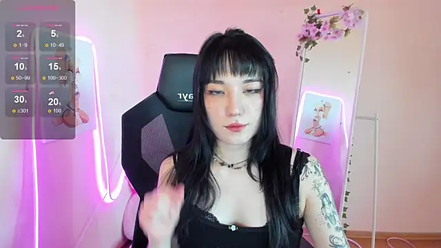 Snapshot of AliceeinWonderlanddd chatting on June 16, 2026, 2:33 am AliceeinWonderlanddd online show from June 16, 2026, 2:33 am
