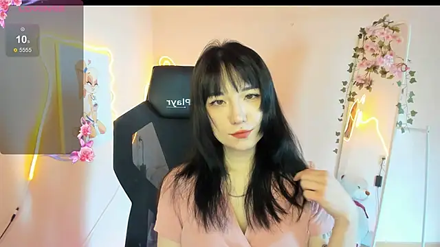 AliceeinWonderlanddd online show from April 11, 2026, 3:36 am