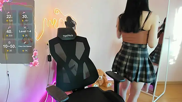 AliceeinWonderlanddd online show from March 4, 2026, 2:41 am