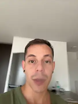 Snapshot of AxelMuller chatting on February 8, 2026, 12:58 pm AxelMuller online show from February 8, 2026, 12:58 pm