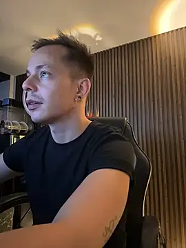 Snapshot of AxelMuller chatting on February 9, 2026, 6:33 am AxelMuller online show from February 9, 2026, 6:33 am