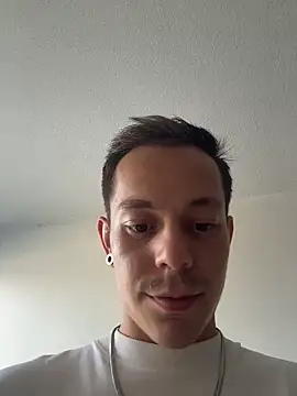 Snapshot of AxelMuller chatting on February 27, 2026, 12:49 pm AxelMuller online show from February 27, 2026, 12:49 pm