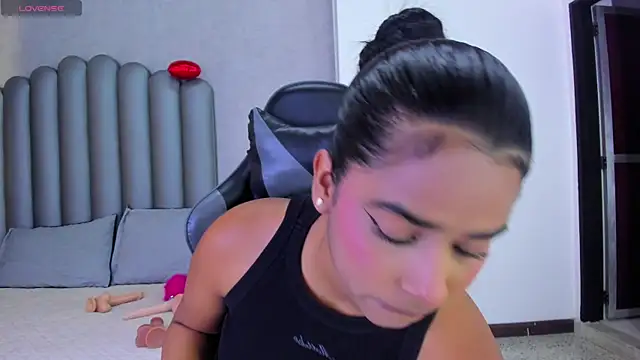 Shirleytaylor- online show from April 16, 2026, 11:44 am