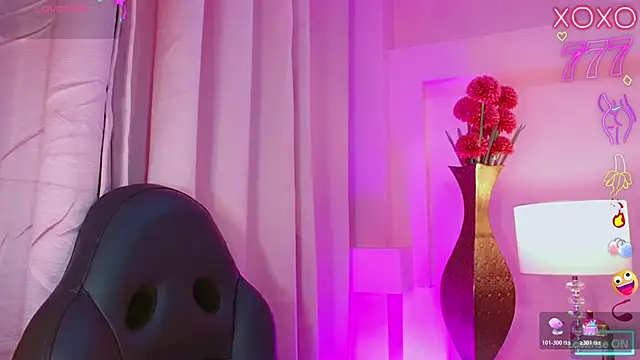 Maia Hotts online show from April 7, 2026, 10:33 pm