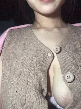 uyensexy online show from February 6, 2026, 3:19 pm