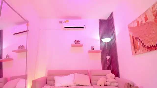 TAHIELA  online show from February 13, 2026, 10:37 am