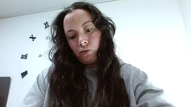 ElaMurray02 online show from February 4, 2026, 1:17 pm