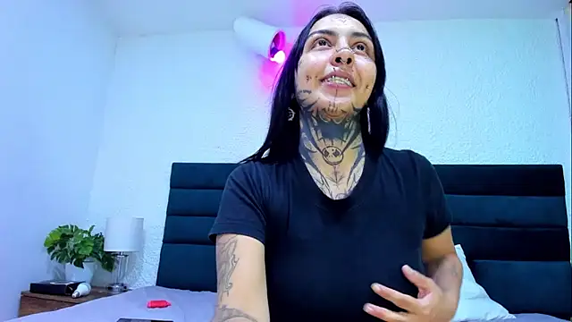 Dahliablack online show from March 25, 2026, 4:28 pm