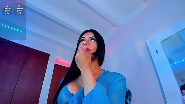 Snapshot of Salolatina chatting on May 5, 2026, 9:40 pm Salolatina online show from May 5, 2026, 9:40 pm